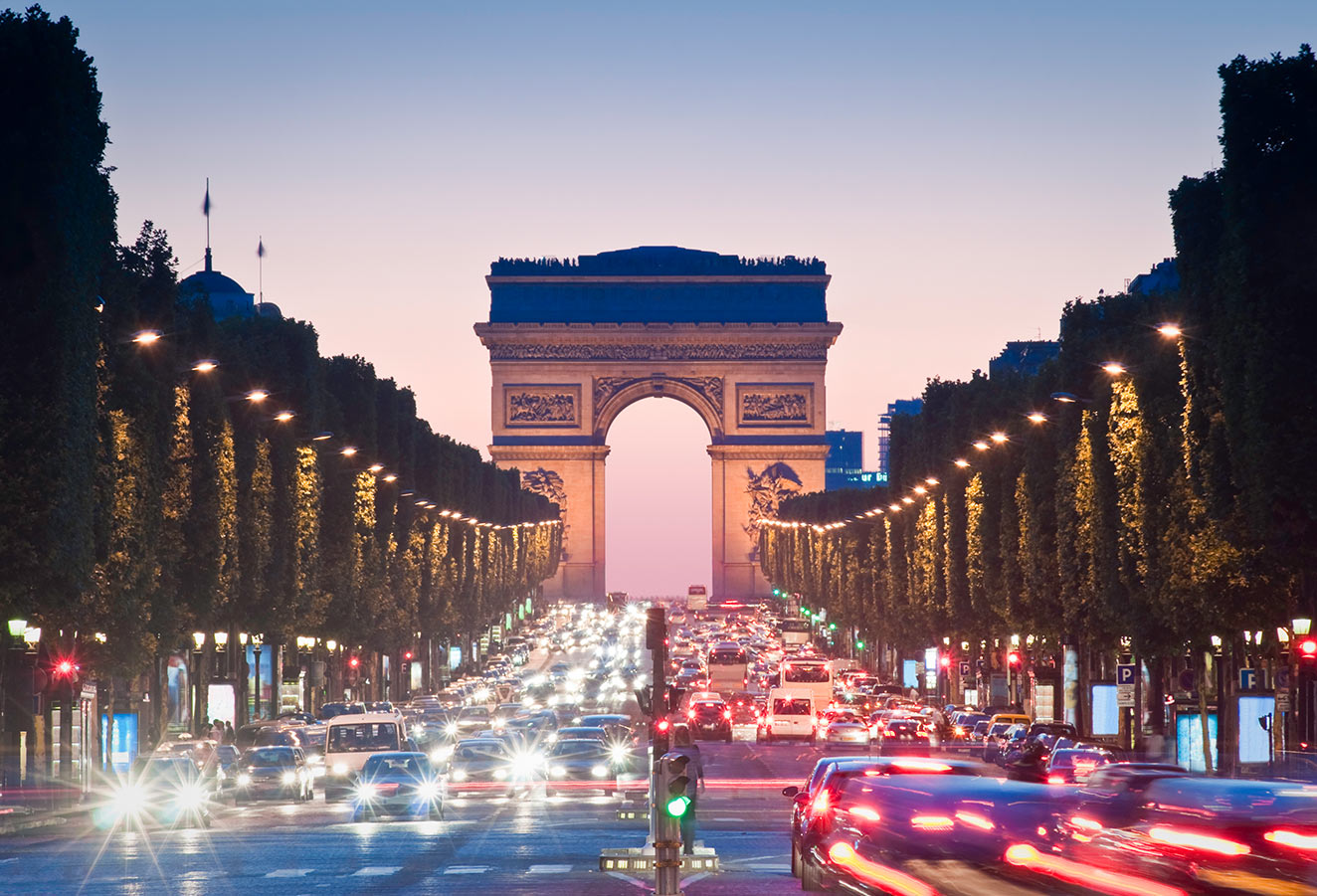 picture of the arc de triomphe in paris